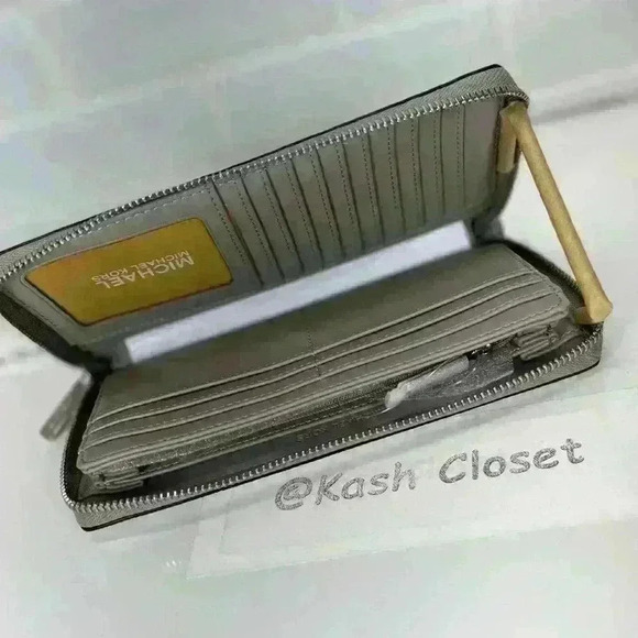 Michael Kors Travel Continental Large Wallet MK Signature Bright White - Picture 5 of 8